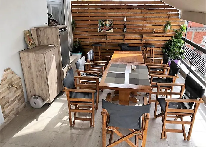 Renovated Flat With Huge Balcony - Ανακαινισμένο Διαμέρισμα Με Τεράστιο Μπαλκόνι