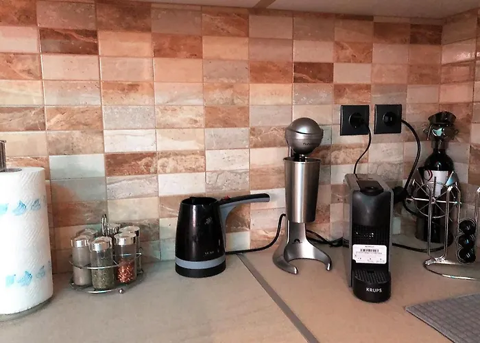 Renovated Flat With Huge Balcony - Ανακαινισμένο Διαμέρισμα Με Τεράστιο Μπαλκόνι