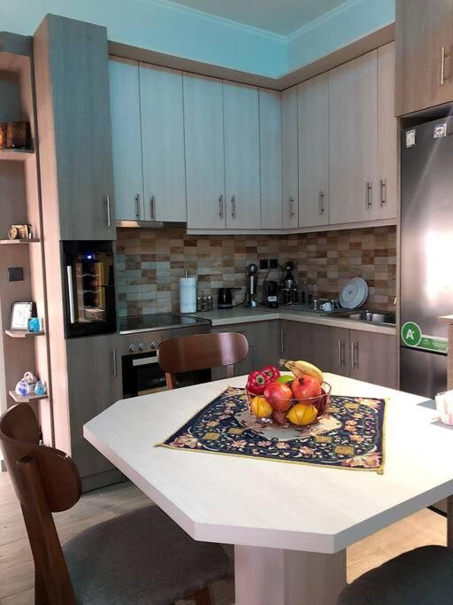 Renovated Flat With Huge Balcony - ανακαινισμένο με τεράστιο μπαλκόνι Apartment *