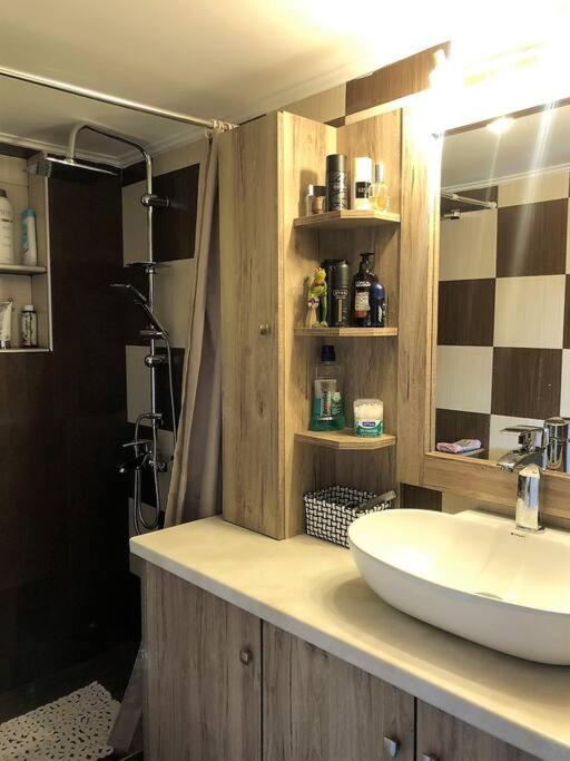 Apartment Renovated Flat With Huge Balcony - ανακαινισμένο με τεράστιο μπαλκόνι
